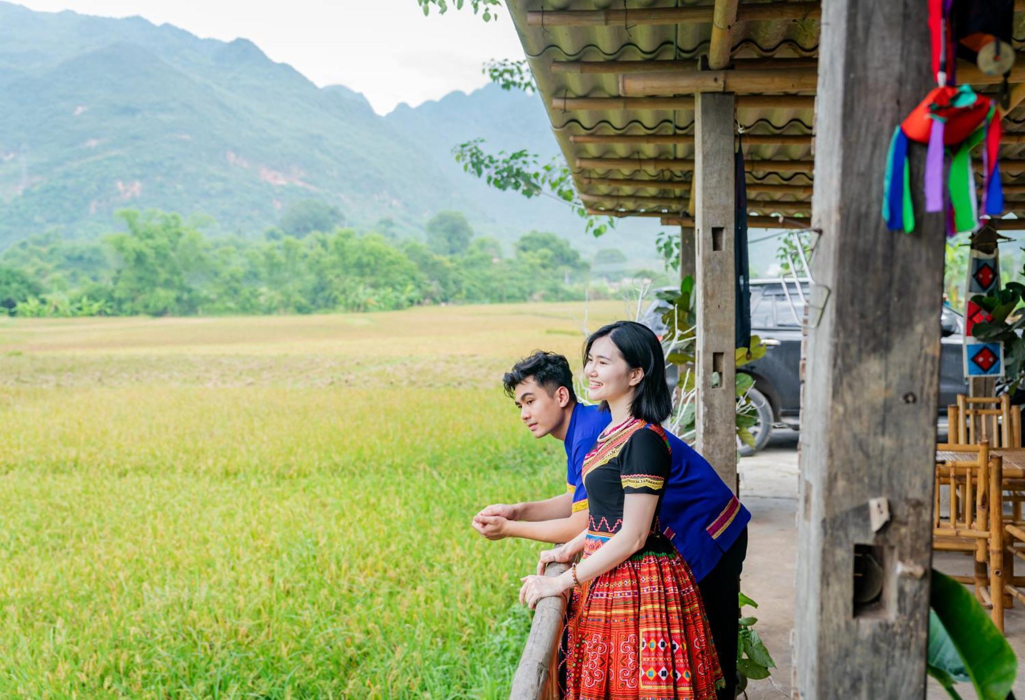 सहारा Moment & Mai Chau